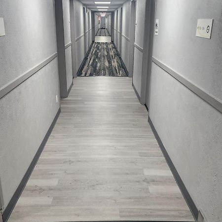 Super 8 By Wyndham Rockford I-90 Casino District Otel Dış mekan fotoğraf
