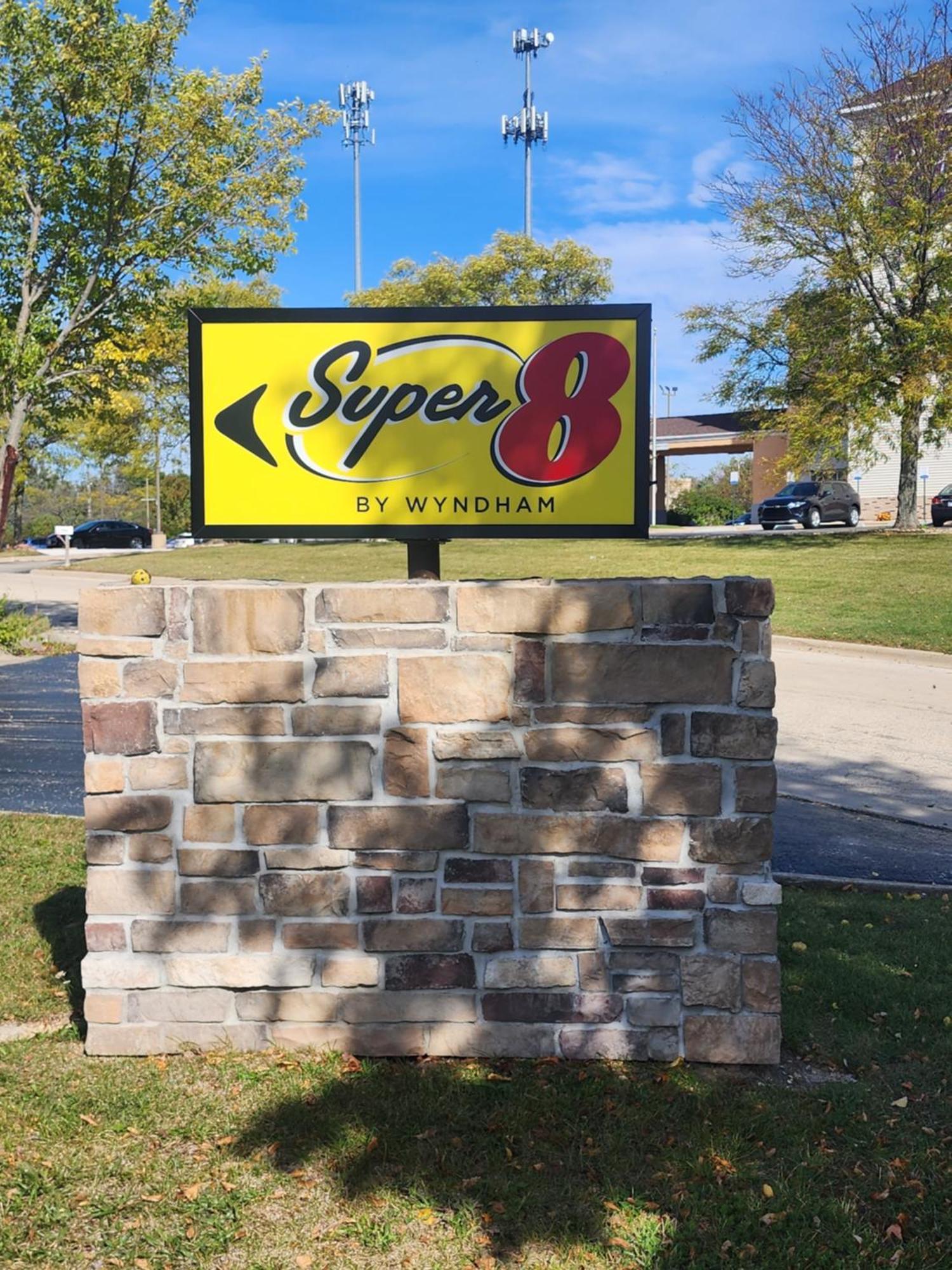 Super 8 By Wyndham Rockford I-90 Casino District Otel Dış mekan fotoğraf