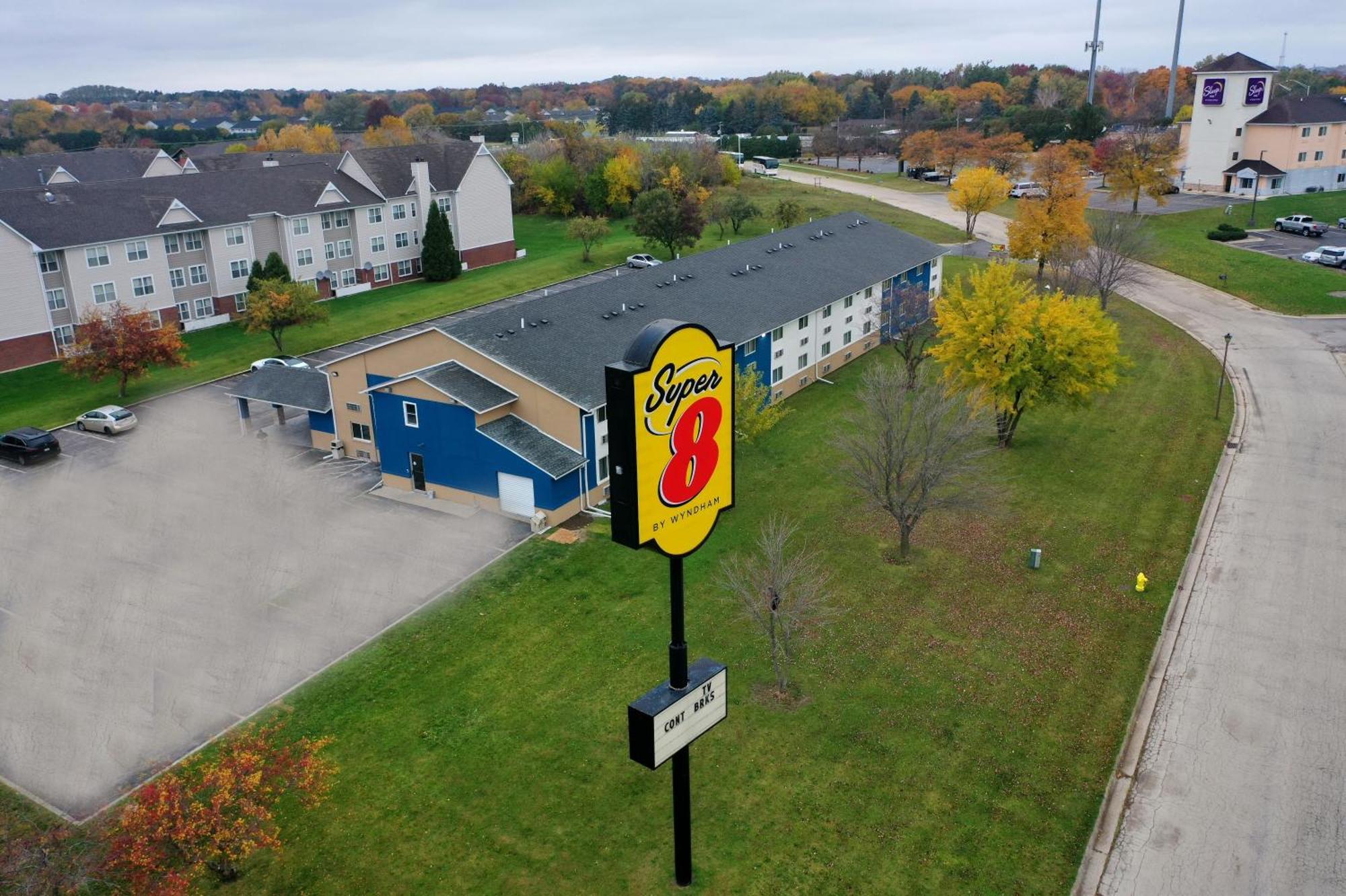 Super 8 By Wyndham Rockford I-90 Casino District Otel Dış mekan fotoğraf